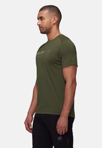 Mammut TROVAT T-SHIRT MEN LOGO - T-shirt till träning - dark marsh