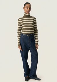 Soaked in Luxury SPINA STRIPED ROLLNECK - Stickad tröja - tarmac w sandshell stripe