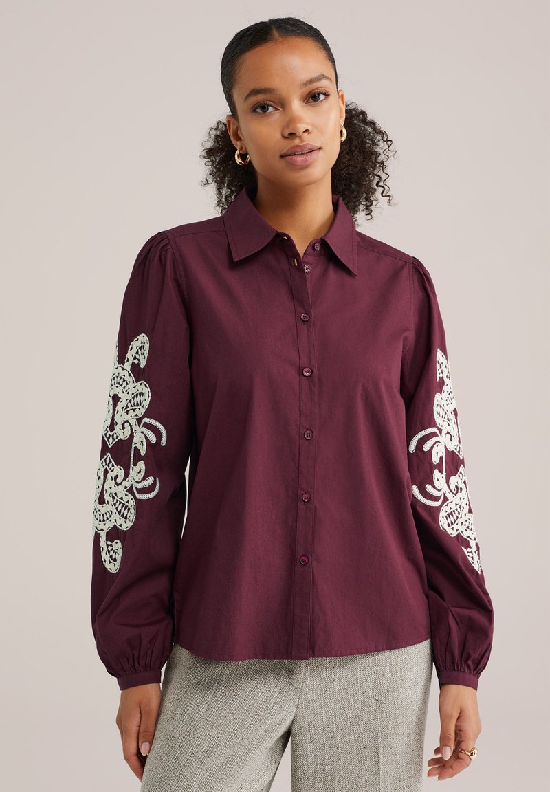 WE Fashion Užsagstoma palaidinė - burgundy red