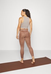 Athleta AURORA SEAMLESS CROP TANK - Top - tinsel purple
