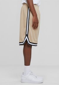 Urban Classics STRIPES  - Jogginghose - unionbeige black white
