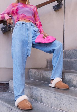 UGG, Chaussons - cognac