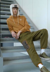 Puma Mikina s kapucňou - braun
