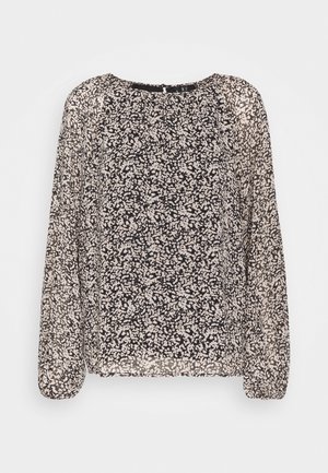 Zwart-witte bloemenblouse met lange mouwen, ronde hals en licht opgeblazen mouwen.