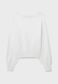 Pull blanc oversize avec un large col, des poignets et un ourlet côtelés, et une texture douce. Présente des épaules tombantes et un design court.