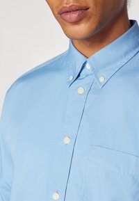 Esprit SOLID SHIRT SLIM FIT - Srajca - light blue