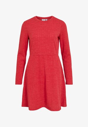 Piros, hosszú ujjú ruha bordázott mintával, kerek nyakkivágással, testhezálló felsőrésszel és bővülő szoknyával. Puha, rugalmas anyagból készült.