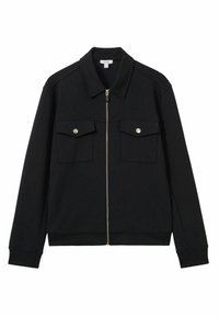 Jachetă zip-up neagră, realizată dintr-un material cu o textură netedă. Include un guler, două buzunare frontale cu închidere prin buton și manșonuri ribbed.