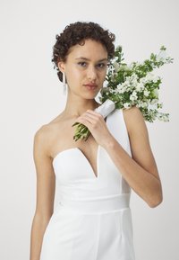 WAL G. FLEUR ONE SHOULDER  - Kombinezonas - white