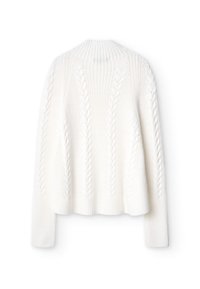Bílý pletený cardigan s kabelovými vzory, dlouhými rukávy a žebrovaným lemem. Silná textura poskytuje teplo a měkkost.