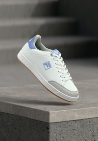 Valimata, white/pale iris