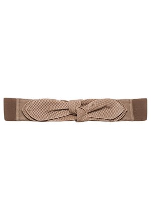 Beige stoffen riem met gaastextuur en een centraal knoopdetail, met elastische uiteinden voor verstelbare pasvorm.
