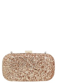 Kabelka na clutch pokrytá zlatým a bronzovým třpytem s obdélníkovým kovovým zámkem a zaoblenými okraji.