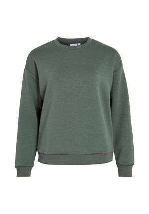 Pulover z dolgimi rokavi z zaobljenim izrezom v umirjeni zeleni barvi z rebrastimi manšetami in robom, prikazan na belem ozadju.