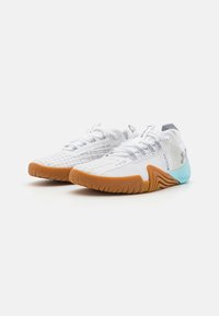 Under Armour REIGN 6 - Training shoe - white/distant gray/downpour gray