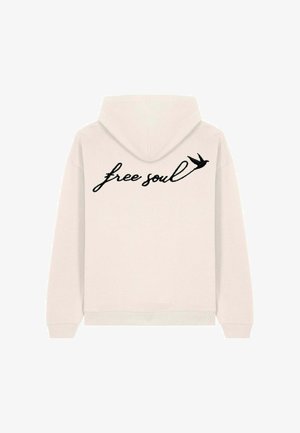 Lichtbeige hoodie met een buidelzak, versierd met zwarte geborduurde tekst "free soul" en een kleine vogelafbeelding op de achterkant.