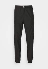 Černé úzké sportovní kalhoty s elastickým pasem, sponou na pásek, bočními kapsami na zip a elastickými manžetami na kotnících. Hladká textilie.