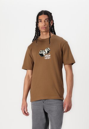 Only & Sons ONSDEZEL TEE - Print T-shirt - sepia