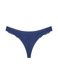 Granatowe stringi wykonane z gładkiego materiału, z falbaniastymi koronkowymi detalami wzdłuż krawędzi i minimalistycznym wzorem.