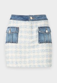 Denim miniskjørt med et lyseblått og hvitt rutemønster, med to framlommer med denimdetaljer og knappeåpning i livet.
