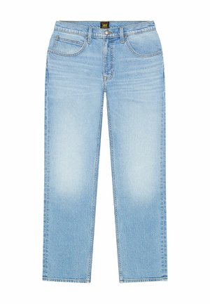Jeans de mezclilla azul claro con corte de pierna recta, diseño de cinco bolsillos, cierre de botón y etiqueta de marca Lee en la cinturilla.