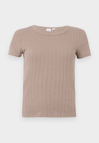 T-shirt beige à manches courtes en tricot côtelé avec col rond, présenté sur fond blanc uni.