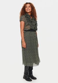 Saint Tropez LILJASZ CRINKLE SS - Pogājama blūze - black line florals