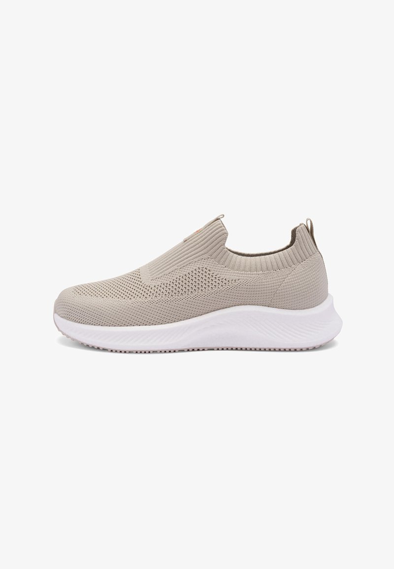 Sneakers beige slip-on con tomaia in mesh lavorato a maglia, finitura testurizzata e suola in gomma bianca con un delicato motivo antiscivolo.