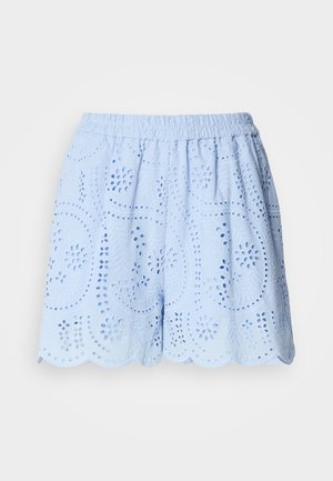 Shorts en coton bleu clair avec des motifs découpés brodés, taille élastique et ourlet festonné. Présente des motifs floraux et de feuilles.
