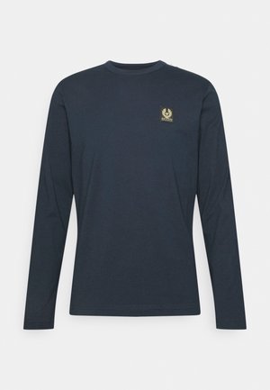 Maglietta a maniche lunghe blu navy con scollo rotondo e piccolo patch logo beige e nero sul lato sinistro del petto.