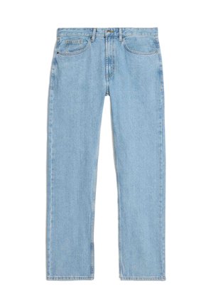 Lyseblå denim jeans med lige ben-design, fem lommer og metalknaplukning. Har en glat tekstur og minimal falmning.