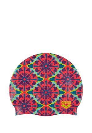 Gorro de natación con un patrón floral grande repetido en rojo, púrpura y verde sobre un fondo azul, con un logo amarillo de "arena".