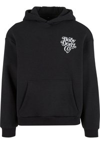 Zwarte hoodie van een katoenen blend, met een kangoeroezak, ribgebreide manchetten en een witte grafische tekst "Baby Don’t Cry" op de borst.