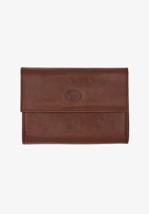 Portafoglio in pelle marrone con una texture liscia, dotato di una patta frontale, logo in rilievo e cuciture dettagliate lungo i bordi.