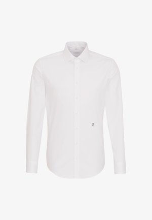 Chemise blanche à manches longues avec col pointu et petite rose noire brodée près du bas à droite sur le devant.
