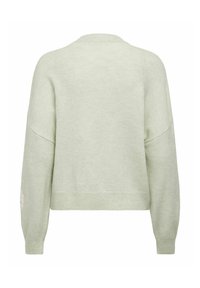 Pull court vert clair avec épaules tombantes, texture tricotée, et bords côtelés aux poignets et à l'ourlet. Présente un design subtil sur la manche gauche.