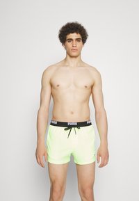 Puma - SWIM MEN LOGO LENGTH - Peldēšanas šorti - fast yellow Miniatūras attēls 1