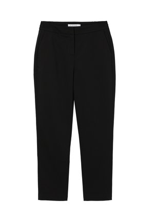 Pantaloni tapered negri, realizați dintr-un material neted. Au buzunare laterale și un brâu elastic lat pentru confort. Design simplu și minimalist.