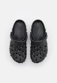 Crocs CLASSIC GEOMETRIC UNISEX - Baseino šlepetės - black