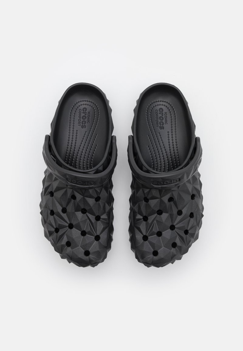 Crocs CLASSIC GEOMETRIC UNISEX - Clogs - black - Zalando