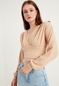 Herita SHOULDER RUFFLE DETAILED WITH FRONT - Camicetta - brown