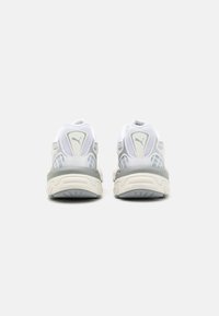 Puma VELOPHASIS ALWAYS ON - Sportcipő - white/cool mid gray