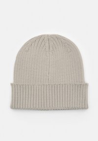 Szürke kötött sapka, hajtott bordás passzéval, textúrás mintával és sima felső résszel. Puha, rugalmas anyagból készült.