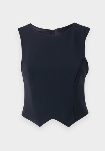 Ναυτικό μπλε αμάνικο τοπ από μαλακό ύφασμα, με ψηλή λαιμόκοψη, περιγραμμωμένο σχέδιο και διακριτή, μυτερή ανοιγμα.
