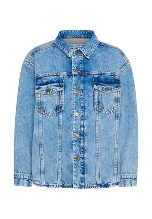 Svijetloplava traper jakna s klasičnom kragnom, prednjim gumbima, dva džepa na prsima i strukturiranim šavovima. Ima izblijedjeli izgled i podesive manžetne.