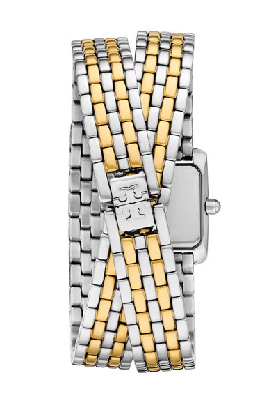 Reloj dorado y plateado con una esfera rectangular, que presenta una pulsera tejida de eslabones de metal entrelazados en colores alternos y texturas pulidas.