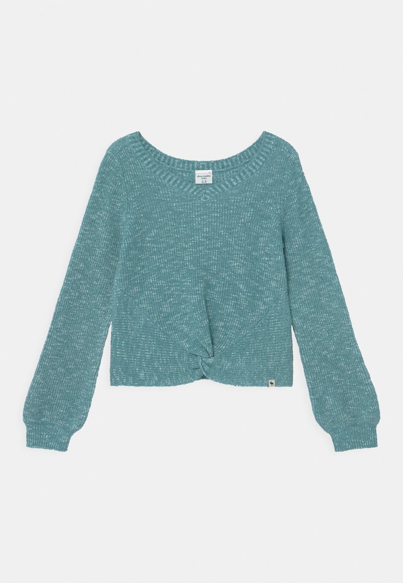 Pull tricoté à manches longues de couleur turquoise clair, avec des poignets et un ourlet côtelés, un col rond et un détail torsadé à l'avant à la taille.