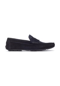 Mocassins pour hommes en daim bleu marine avec une tige de style mocassin et des détails surpiqués. Semelle en caoutchouc avec traction pour le confort et la durabilité.