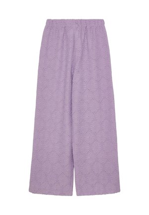 Lila wijde broek met elastische tailleband en een ingewikkeld bloemrijk eyelet kantpatroon over de hele stof.