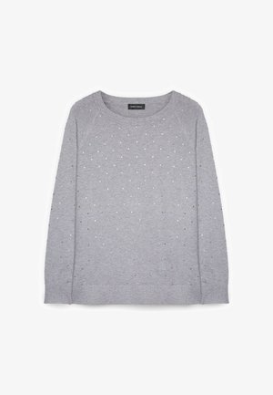 Šedý pletený svetr s kulatým výstřihem, zdobený malými bílými a stříbrnými tečkami, s žebrovanými manžetami a lemem. Měkká textura, přiléhavý střih.